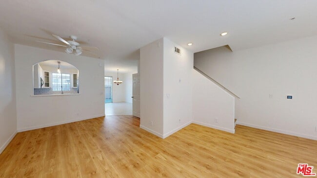 Photo - 18347 Saticoy St Unit 31
