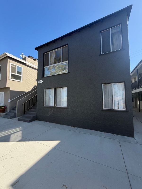 Building Photo - 5007 E Ocean Blvd Unit B