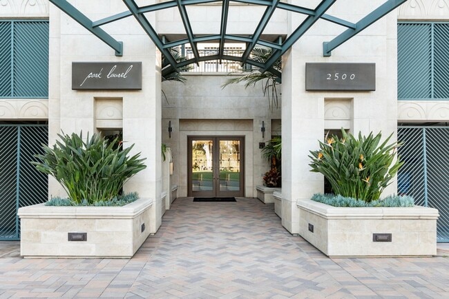 Gorgeous Park Laurel condominium - Gorgeous Park Laurel condominium Unit 702 - S0006