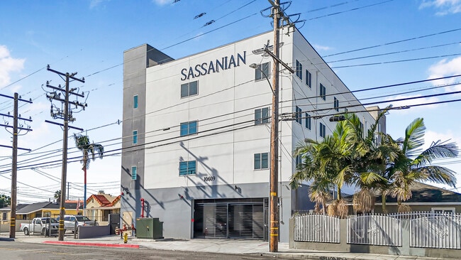 Building Photo - 10609 S Inglewood Ave Unit NA