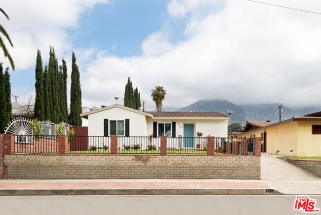 Photo - 1789 Atchison St