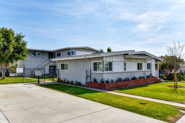 Photo - Refreshed 1 Bed 1 Bath Apartment with Parking Unit 732 N Euclid Street