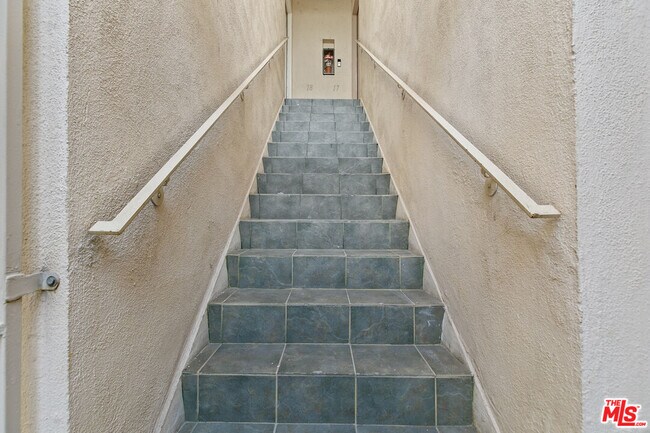 Photo - 330 E Dryden St Unit 18