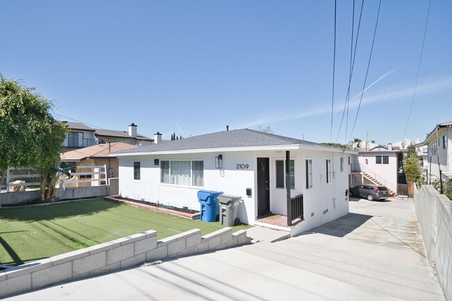 j2109 - j2109 Apartment Unit B