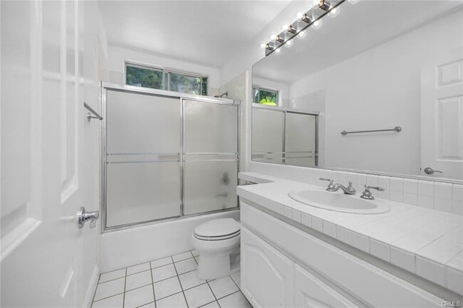 Building Photo - 25 Paradise Cove