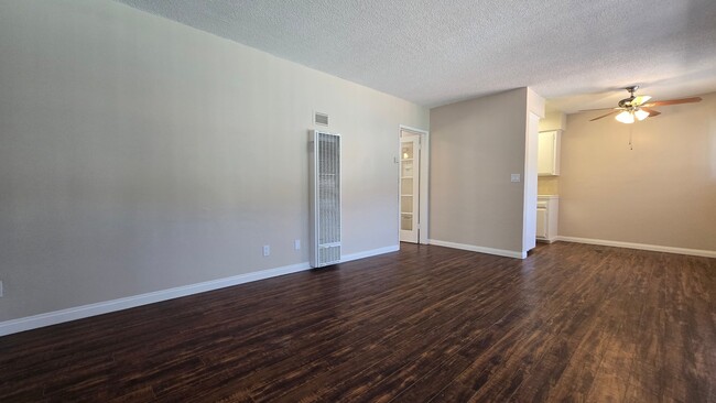 Building Photo - 260 N Oak Ave Unit 3