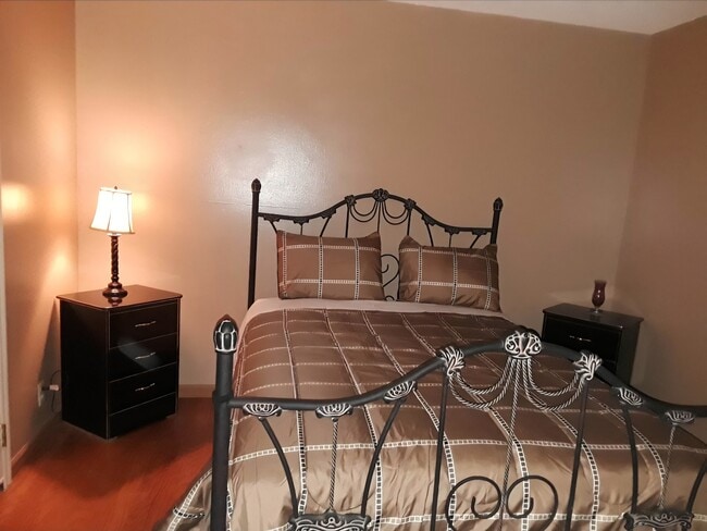 Building Photo - 2790 W Tola Ave Unit 2 bed 1 bath apartment