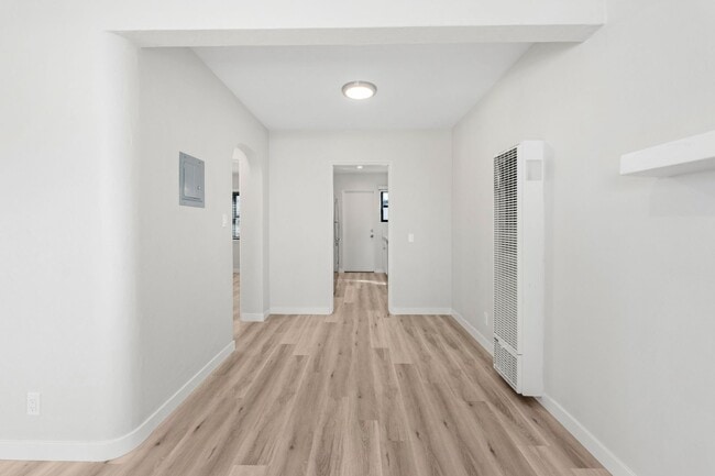 Photo - HILLCREST GREAT RENOVATED ONE BEDROOM APARTMENT. Unit 1831