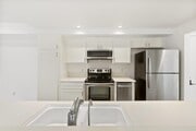 Photo - 1040 E Washington Ave Condo