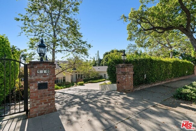 Building Photo - 510 Toyopa Dr