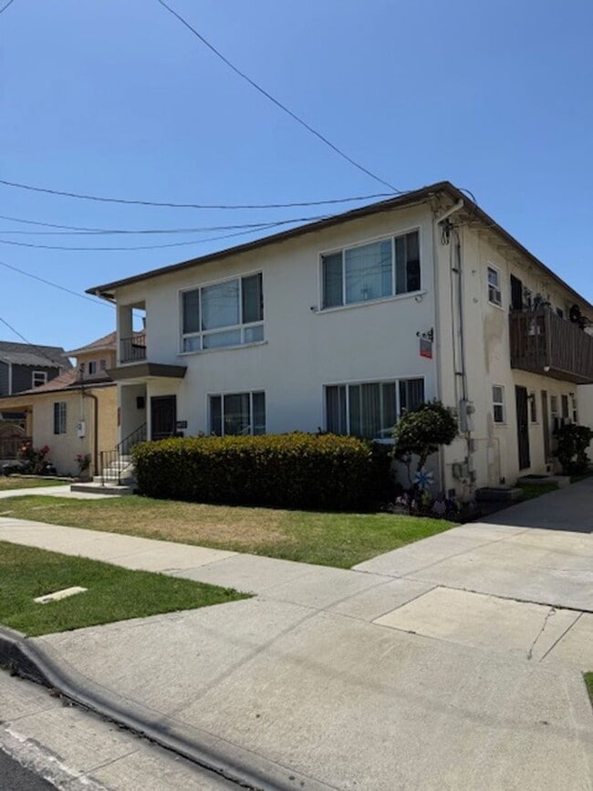Building Photo - 10727 Western Ave Unit 10729 1/2
