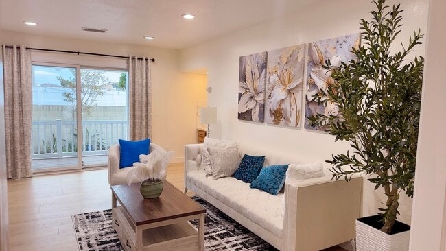 Photo - 9092 La Linda Ave