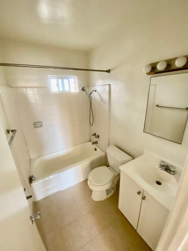 Photo - 4671 Westlawn Ave Unit 4675