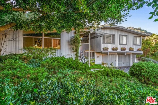 Photo - 2436 Arbutus Dr