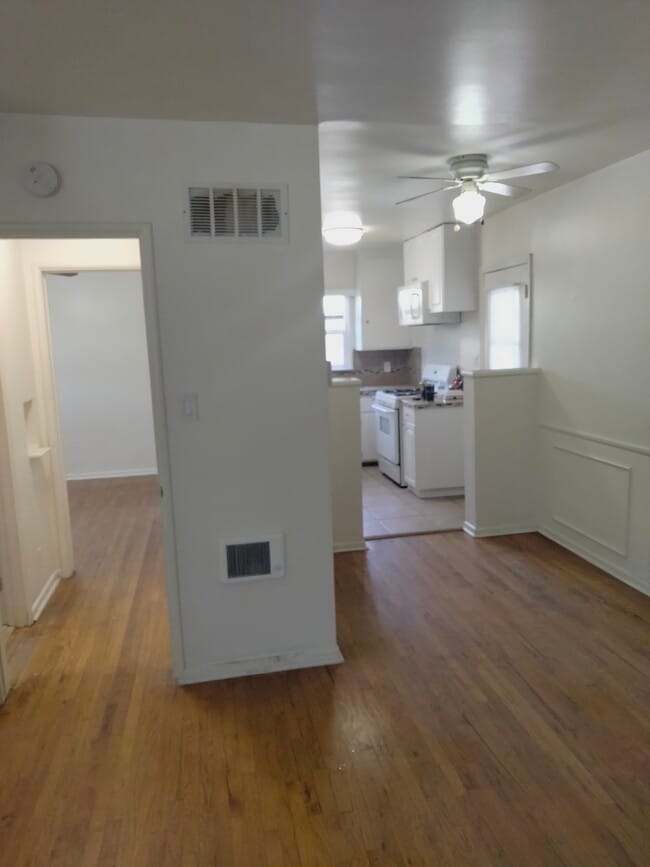Living to kitchken - 1420 N Hollywood Way Unit A
