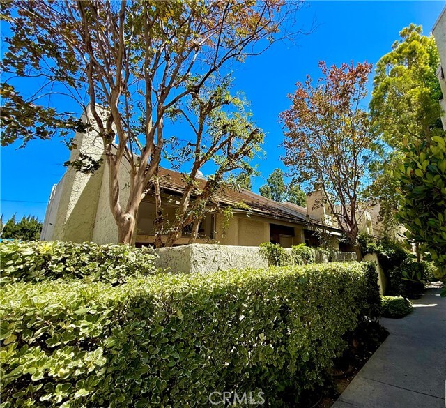 Building Photo - 11738 Moorpark St Unit A