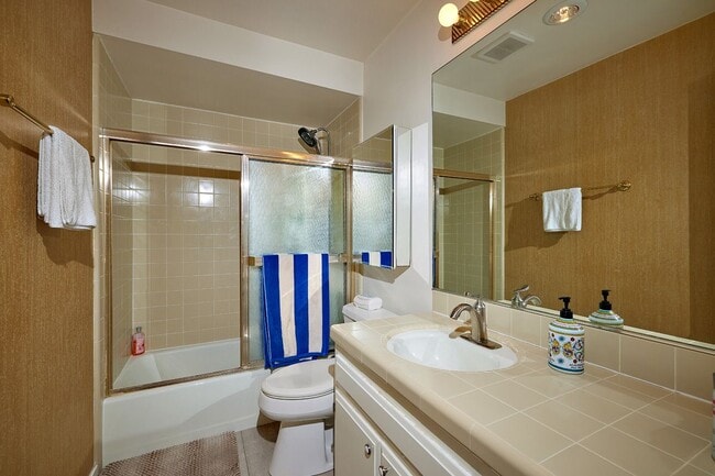 Photo - 2510 Torrey Pines Rd Unit Matt