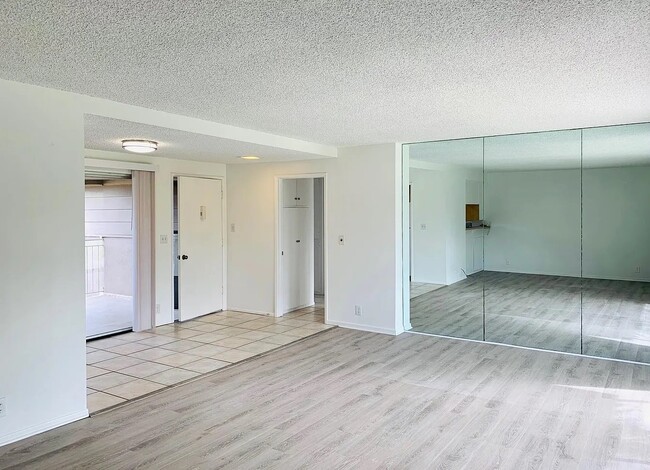 Photo - 267 Moreton Bay Ln Unit 6