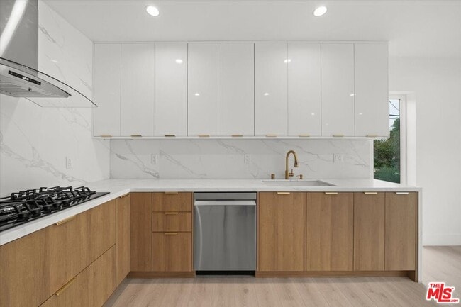 Photo - 4922 S Centinela Ave Unit 3