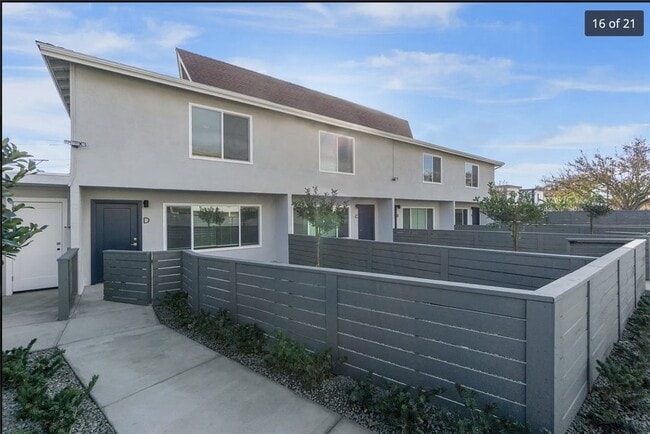 Building Photo - 1024 Mission Dr Unit B