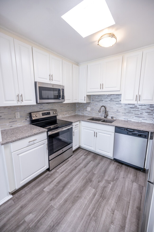 Photo - 1737 Glendon Ave Unit 5
