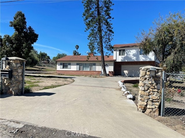 Photo - 2751 Batson Ave