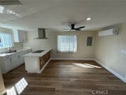 Photo - 735 N Bush St