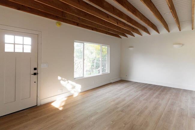 Photo - 2841 Los Feliz Dr