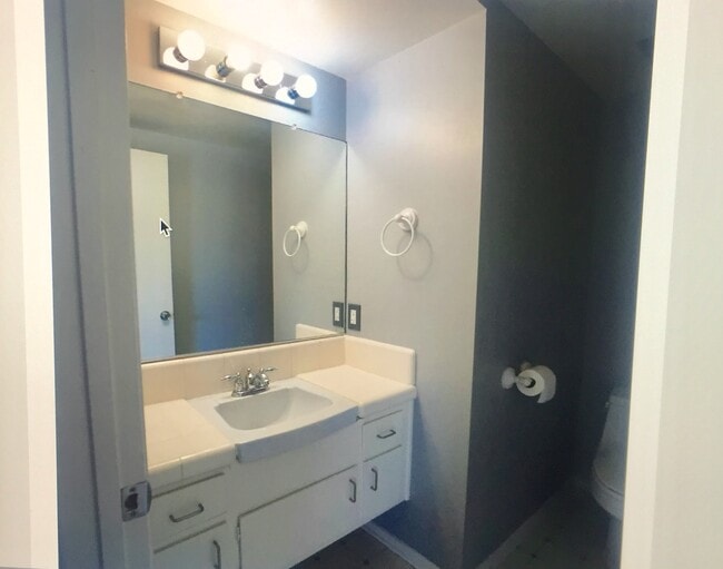 DOWNSTAIRS BATHROOM - 14273 E Sage St