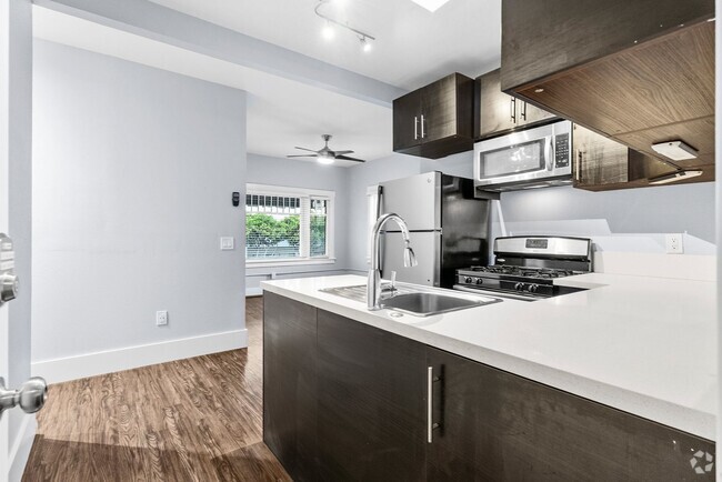 Building Photo - 138 Elm Ave Rental