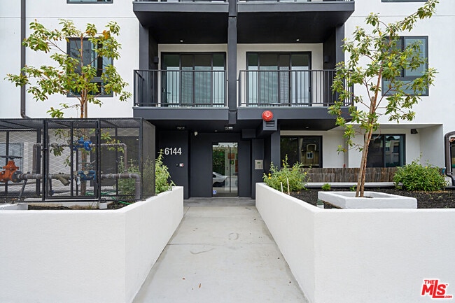 Photo - 6144 Whitsett Ave Unit 403