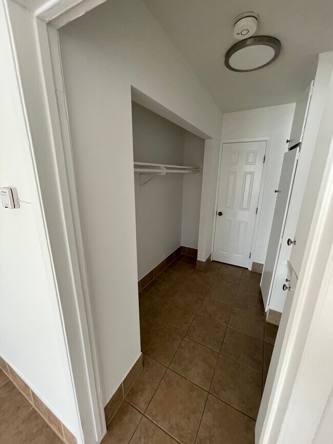 Studio Hallway - 1513 S Arlington Ave