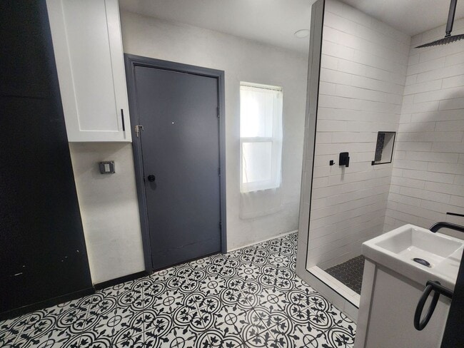 Photo - 6545 Pine Ave Unit 2