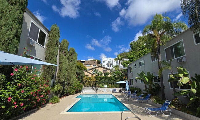 Building Photo - 972 Larrabee St Unit #120