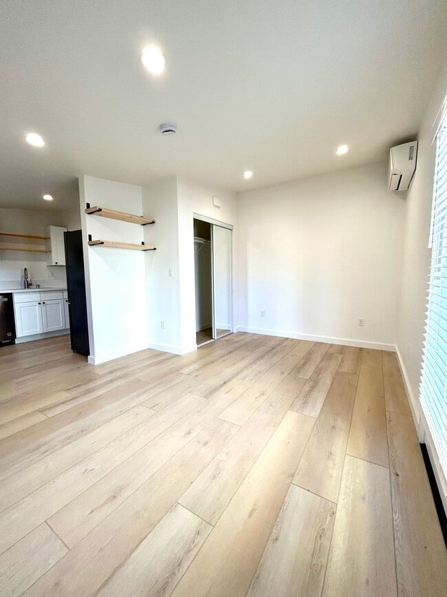 Photo - Studio - Downtown Santa Barbara Unit 510 Chapala St. Apt. #11
