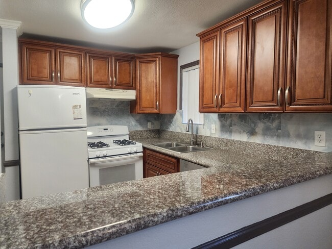 Photo - 736 N Garfield Ave Unit 101