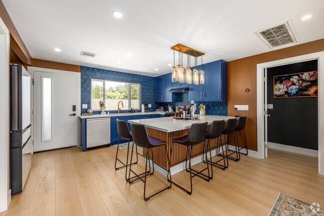 Interior Photo - 1368 1/2 Yosemite Dr