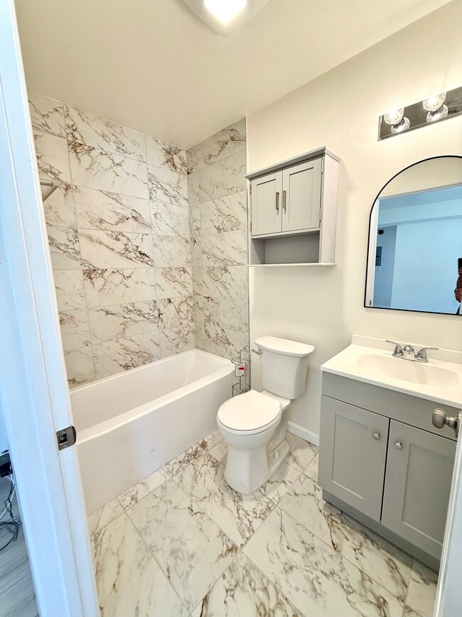 Photo - 14606 Gilmore St Unit 3