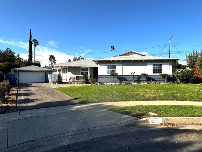 Stunning 3 Bedroom, 2 Bathroom Home on a L... - Stunning 3 Bedroom, 2 Bathroom Home on a L...