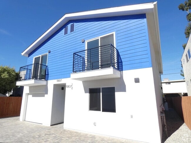 Building Photo - 10837 Blix St Rental