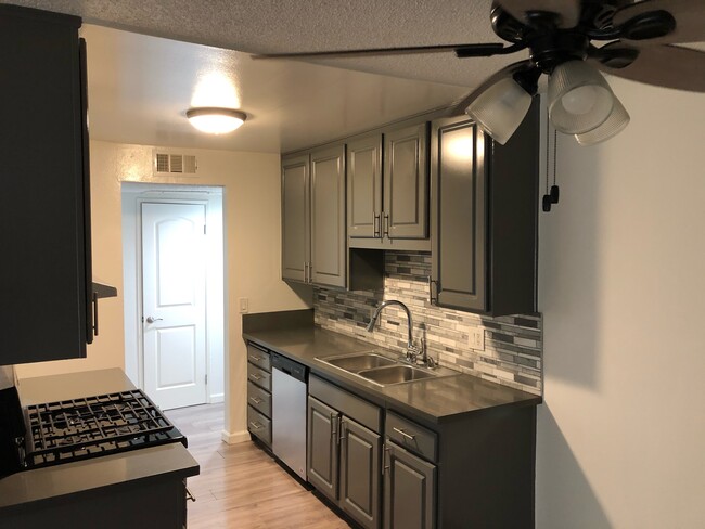 Photo - 7500 Mason Ave