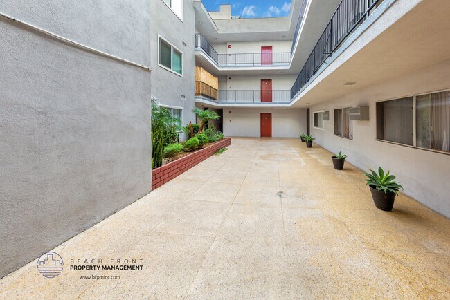 Photo - 740 S St Andrews Pl Unit 17