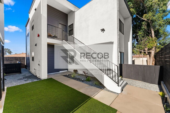 Building Photo - 6730 Mohawk St Unit 8