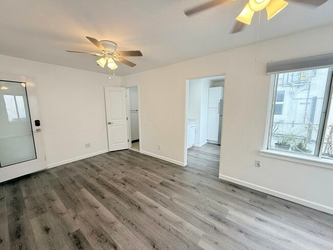 Building Photo - 732 Ventura Pl Unit 7