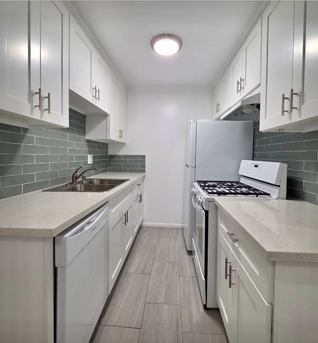 Building Photo - 3861 Mentone Ave Unit Z3 Rental