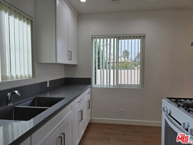 Photo - 415 Fischer St Unit F