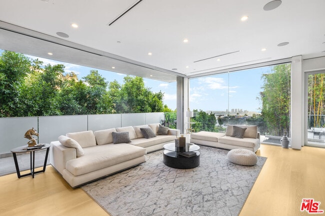 Photo - 1717 Sunset Plaza Dr