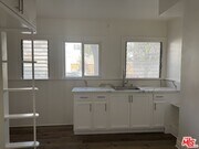 Photo - 901 S Berendo St