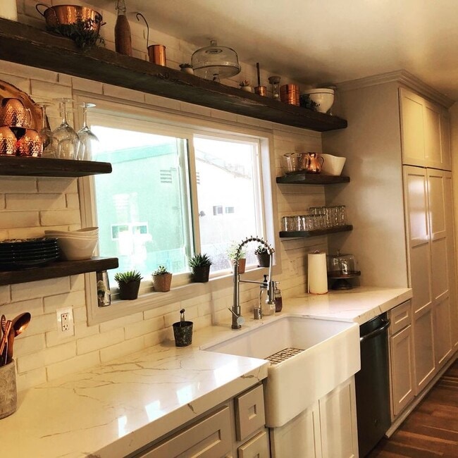 Photo - 9621 Central Ave