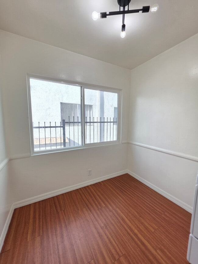 Photo - 439 S Catalina St